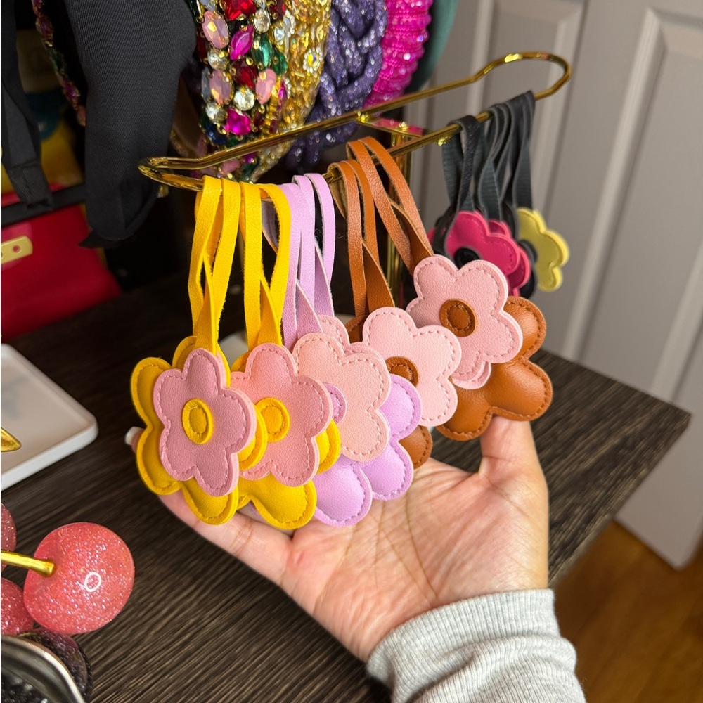 ✨Charmed by Lux ✨Bag Charms - Picture 4 of 6